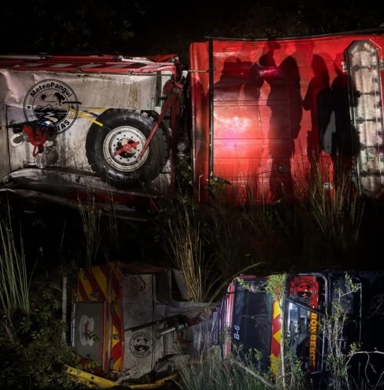 Bombero muere tras volcamiento de carro de rescate al evitar choque con un presunto conductor ebrio
