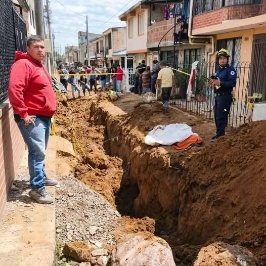 Una excavación en plena calle paraliza un vecindario y genera numerosas preguntas