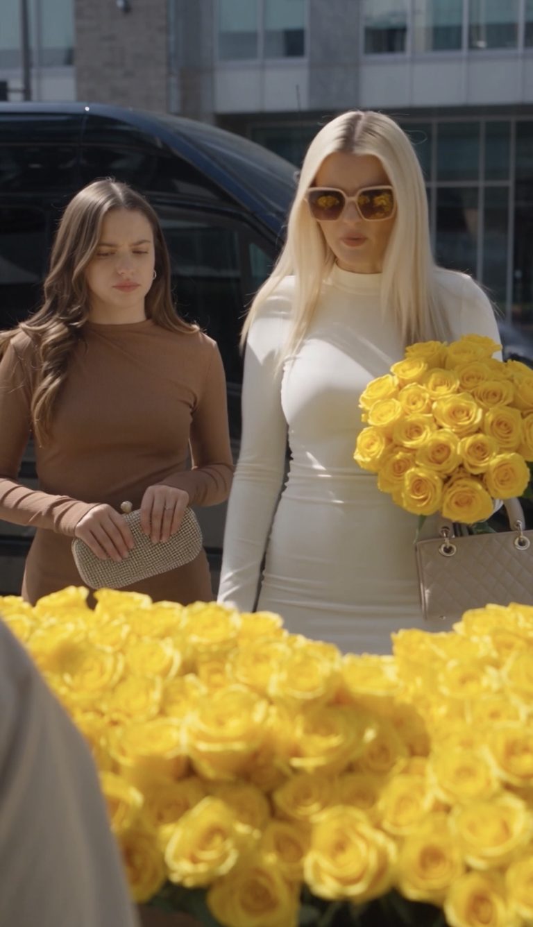 La Vendedora de Flores y la Clienta Arrogante