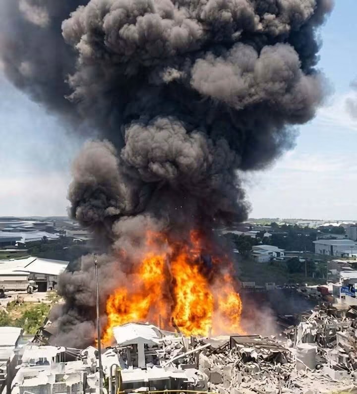 GRAN INCENDIO EN UNA ZONA INDUSTRIAL GENERA UNA ENORME COLUMNA DE HUMO… ESTO ES LO QUE SE SABE