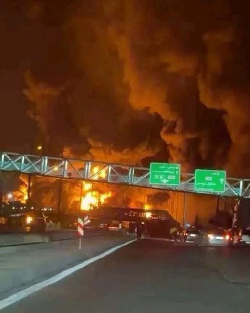 GRAVE ACCIDENTE EN AUTOPISTA PROVOCA GRAN INCENDIO Y MOVILIZA A LOS SERVICIOS DE EMERGENCIA