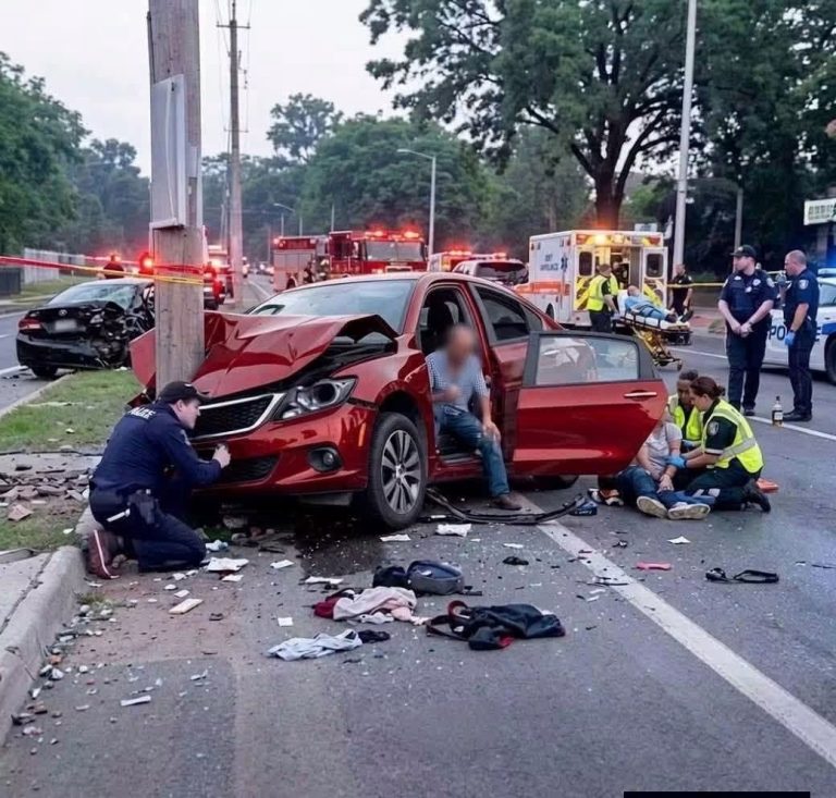 GRAVE ACCIDENTE EN UNA VÍA MOVILIZA A POLICÍAS, BOMBEROS Y PARAMÉDICOS