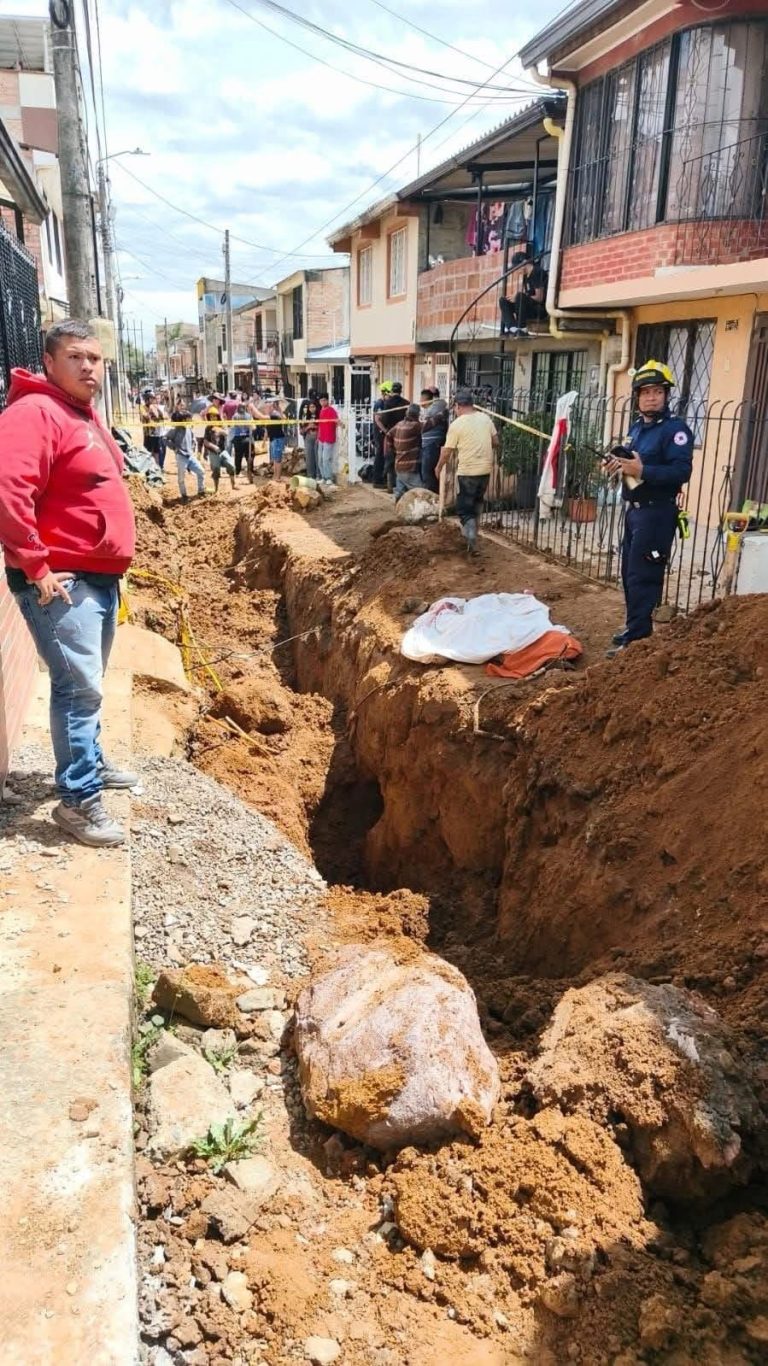 Profunda excavación en una calle genera preocupación por una imagen que circula en redes