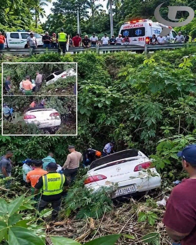 Accidente de tránsito: automóvil cae por una pendiente y moviliza a equipos de emergencia